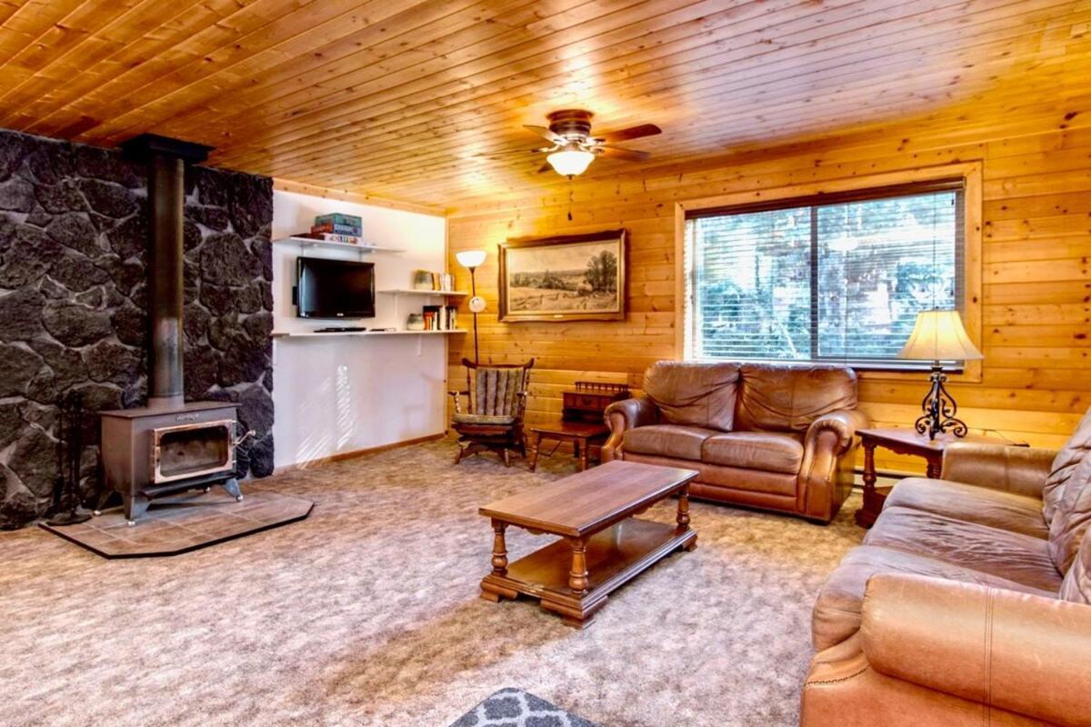 Lovely Log Cabin With Fire Pit! Duck Creek Village エクステリア 写真